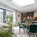 Bond Street Stay