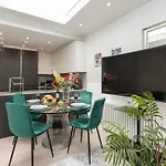 Bond Street Stay